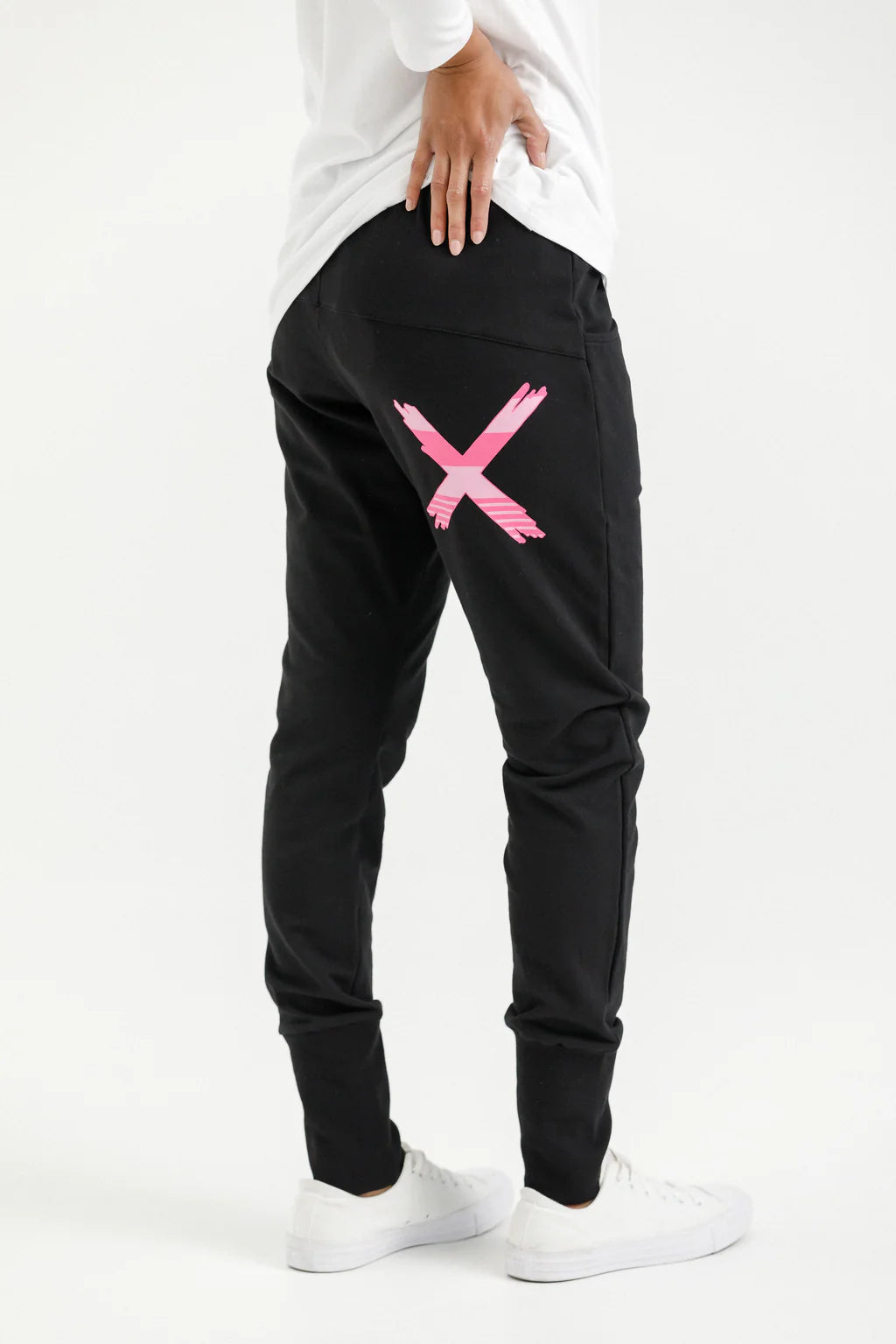 Apartment Pants / Winter / Black with Irregular Pink