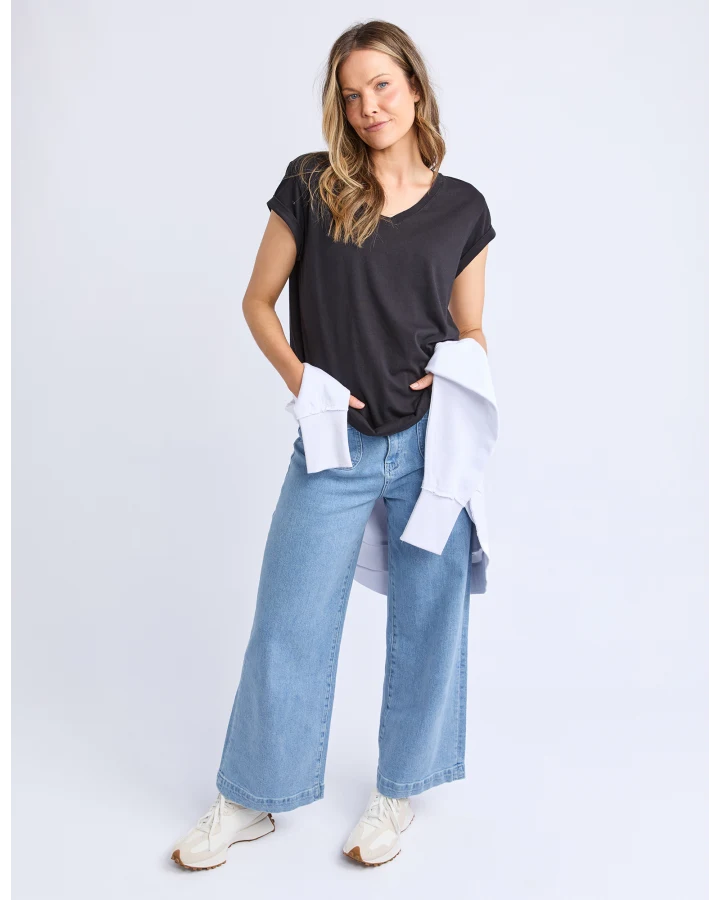 Manly Vee Tee /  Black