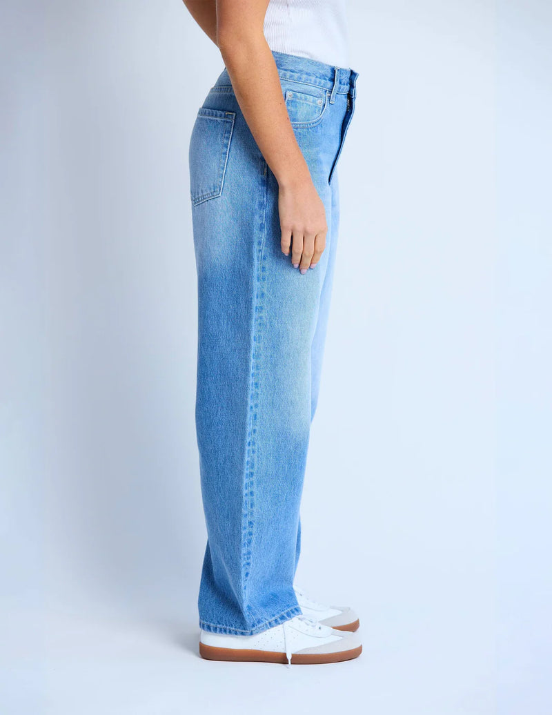 Carson Barrel Jean - Mid Blue Wash
