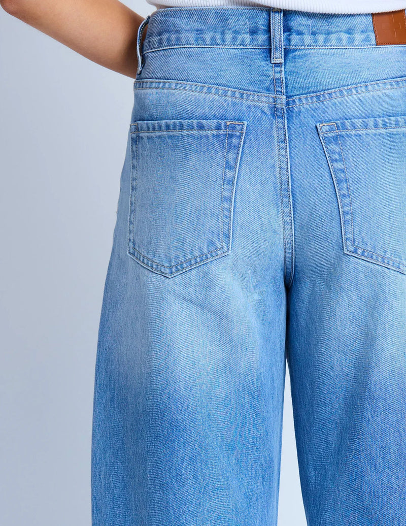 Carson Barrel Jean - Mid Blue Wash