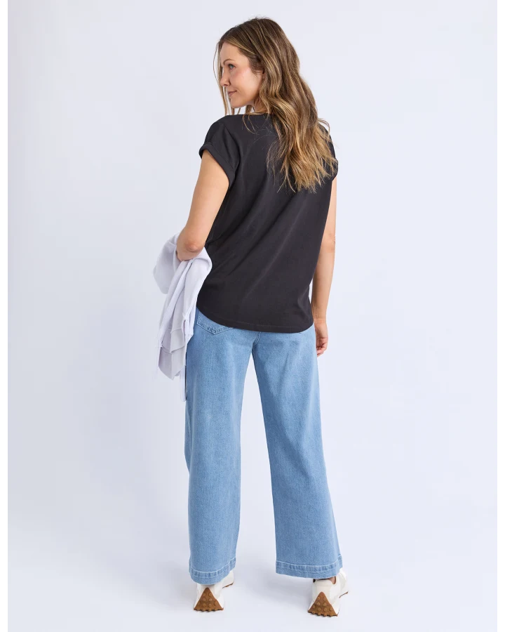 Manly Vee Tee /  Black