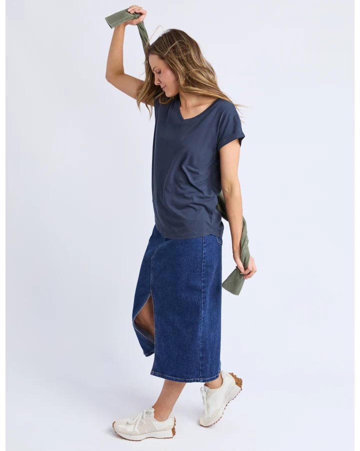 Manly Vee Neck Tee / Navy