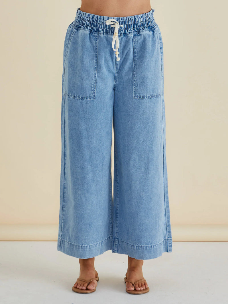 Saffra Relax Leg Jean / Medium Wash