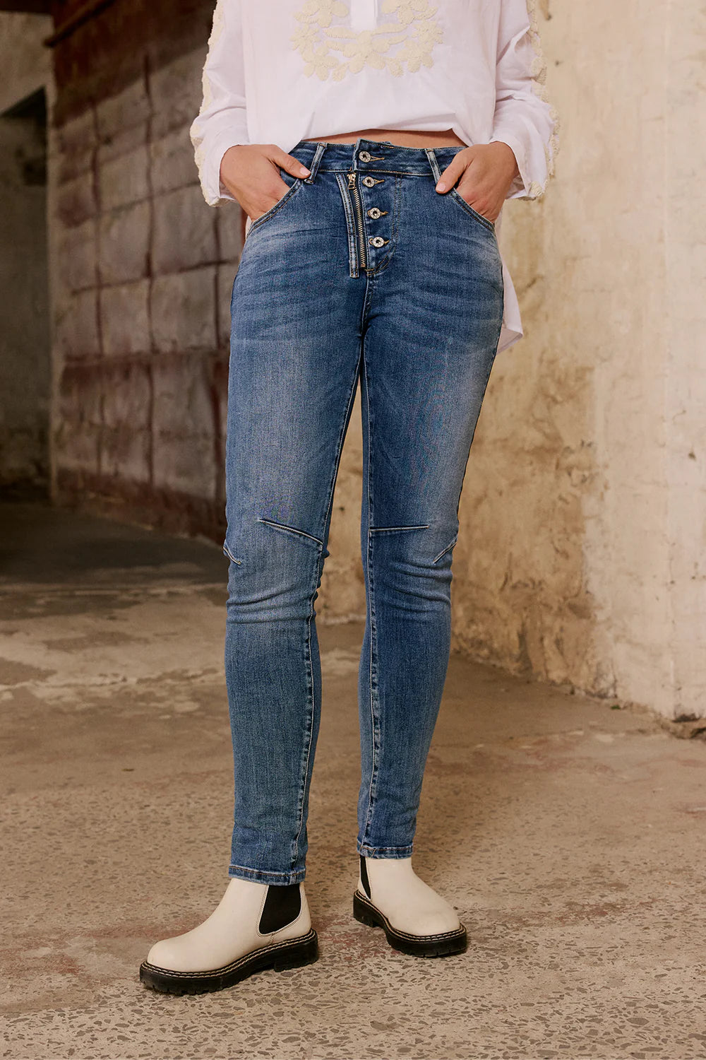Classic Zip Button Jean / Dark Denim