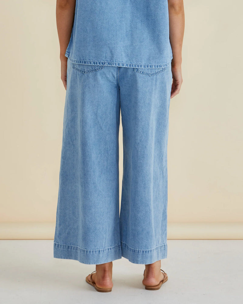 Saffra Relax Leg Jean / Medium Wash