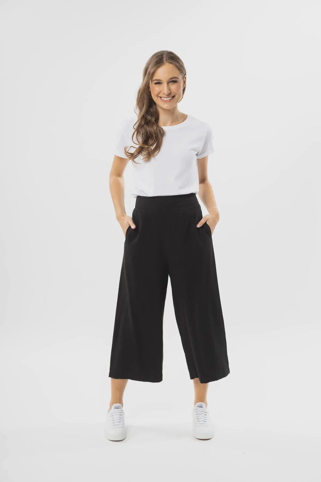 Essential Wide Leg Pants / Crop / Black