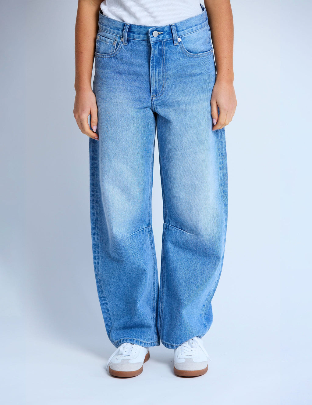 Carson Barrel Jean - Mid Blue Wash