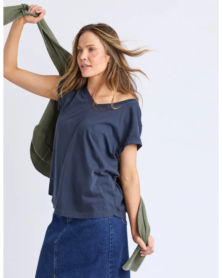 Manly Vee Neck Tee / Navy