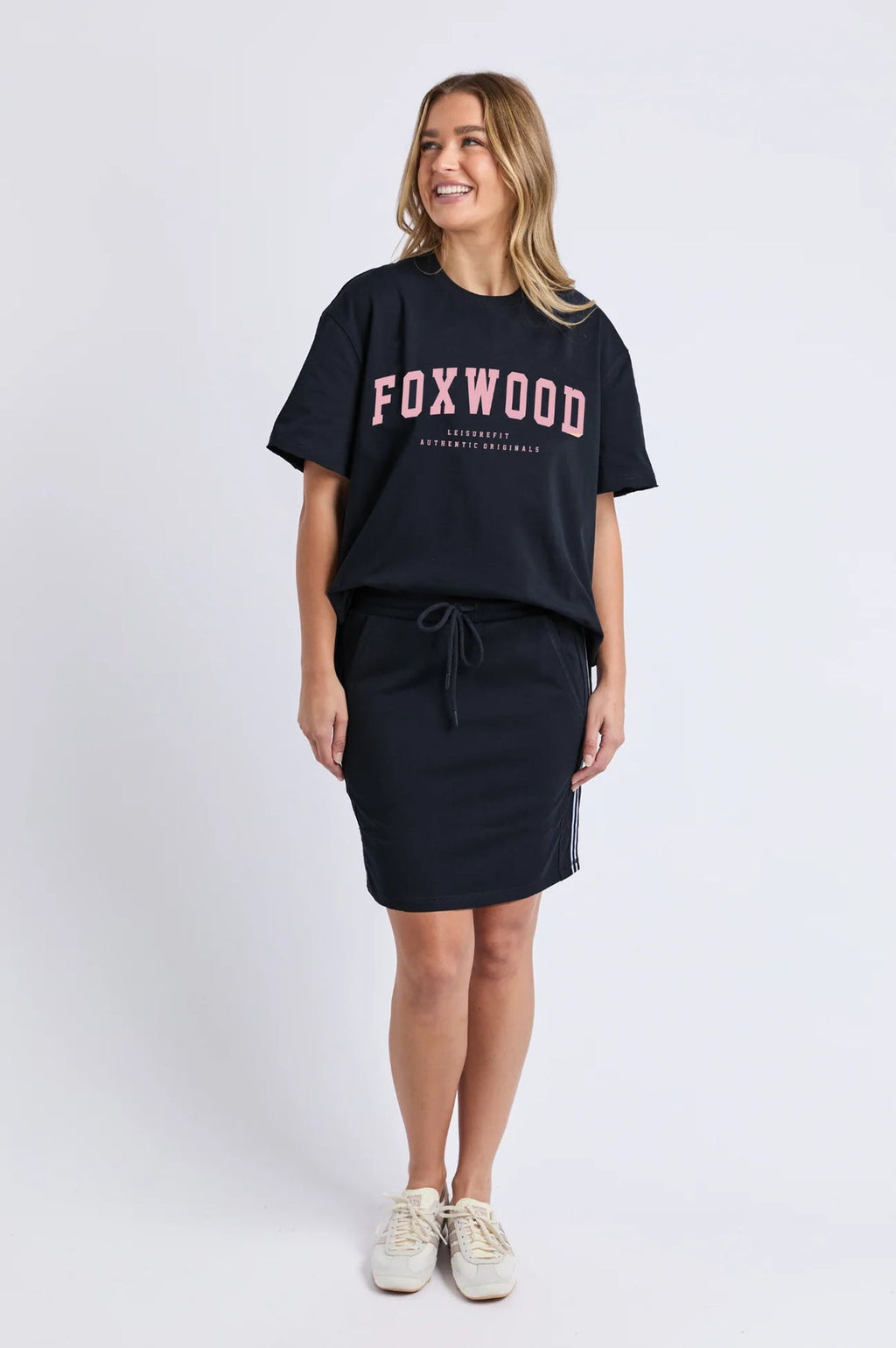 Interval Tee / Navy With Neon Pink