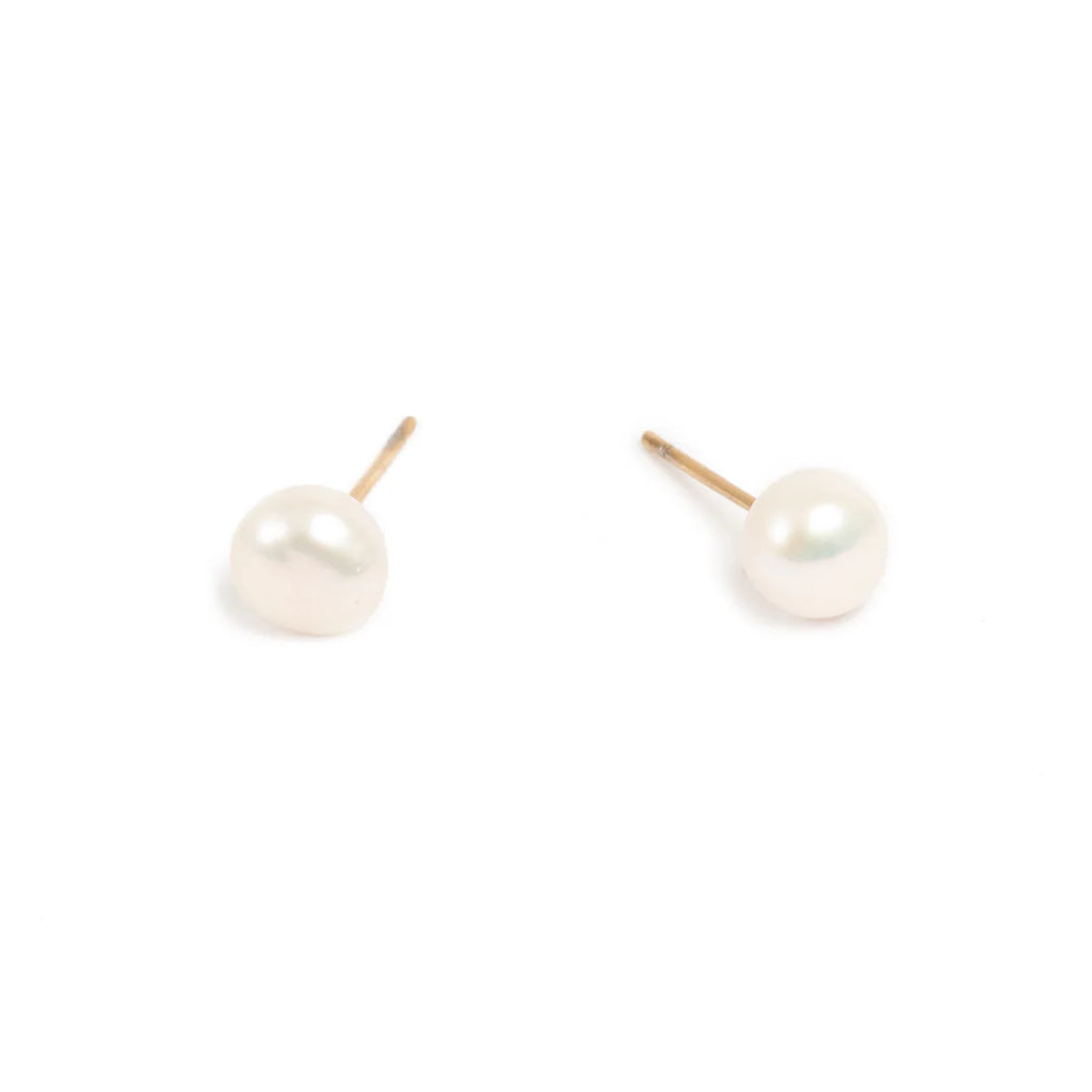 Pearl Freshwater studs / 10470003