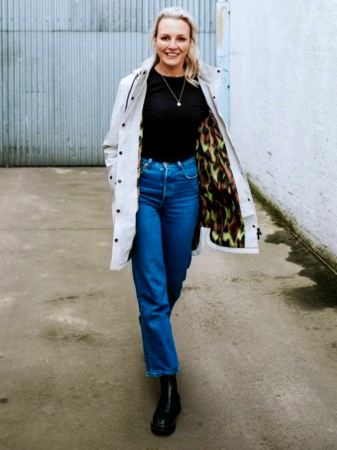 Billie Rain Jacket / Ice Crystal With Big Cat Blur